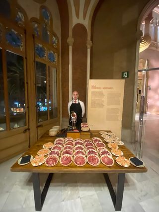 Nacional/Internacional.
Corté de jamón & paleta.