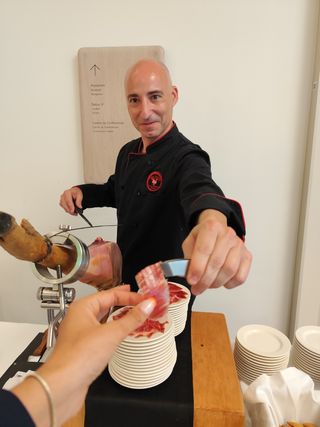 Nacional/Internacional.
Corté de jamón & paleta.