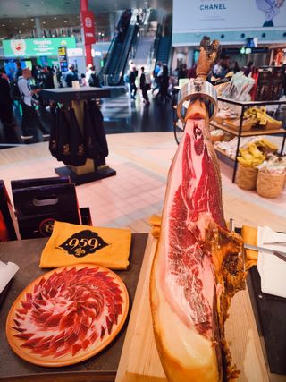 Nacional/Internacional.
Corté de jamón & paleta.
