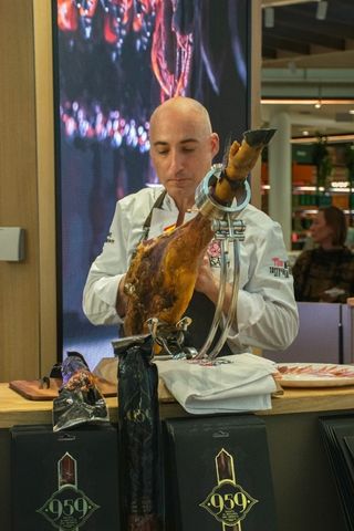 Nacional/Internacional.
Corté de jamón & paleta.