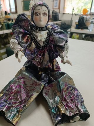 Bambola vintage in ceramica 