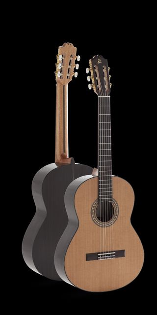 Guitarra Admira A6