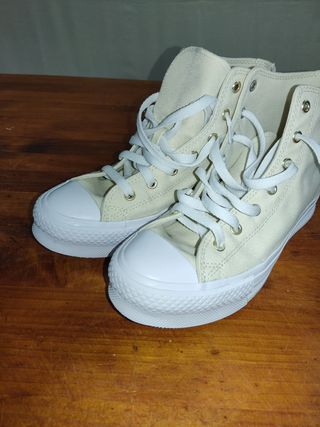 Converse altas en beige plataforma