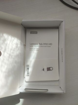 Tablet Lenovo Tab M10 con teclado y fundas