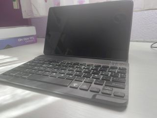 Tablet Lenovo Tab M10 con teclado y fundas