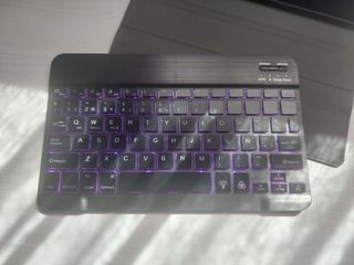 Tablet Lenovo Tab M10 con teclado y fundas