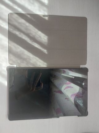 Tablet Lenovo Tab M10 con teclado y fundas