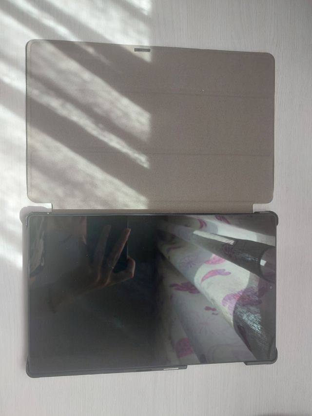 Tablet Lenovo Tab M10 con teclado y fundas