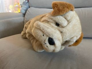 Perro Shar Pei de peluche