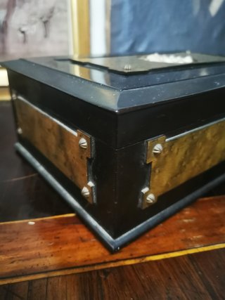 Caja antigua. Elegante