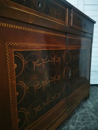 Cómoda antigua. Marquetería. Aparador