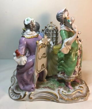 Figura Porcelana- Francia-Viejo Paris -La Roquette