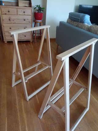 Conjunto de mesa y caballetes