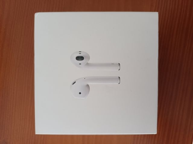 Caja original de airpods de Apple