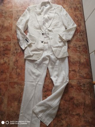 Traje blanco de lino