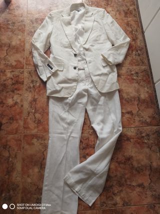 Traje blanco de lino