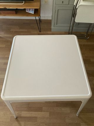 Mesa chapa metálica blanca tipo industrial