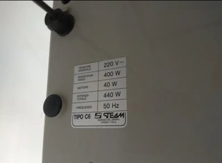 Mesa de planchar con calefacción y ventilación.