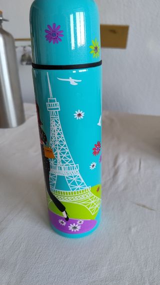 Botella de agua, termo, cantimplora