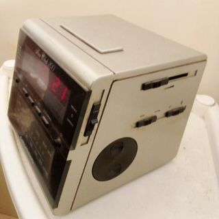 Radiosveglia Grundig vintage