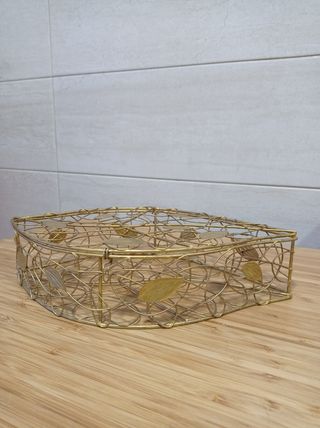 Caja de metal filigrana dorada 30 cm