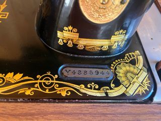 Dos máquinas de coser antiguas