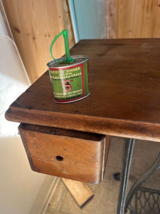 Dos máquinas de coser antiguas