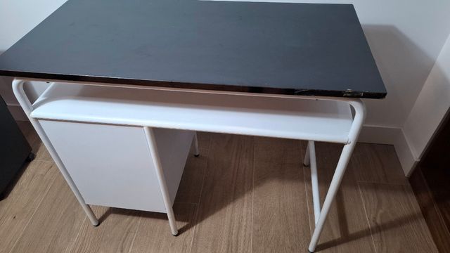 Mesa despacho metalica de médico