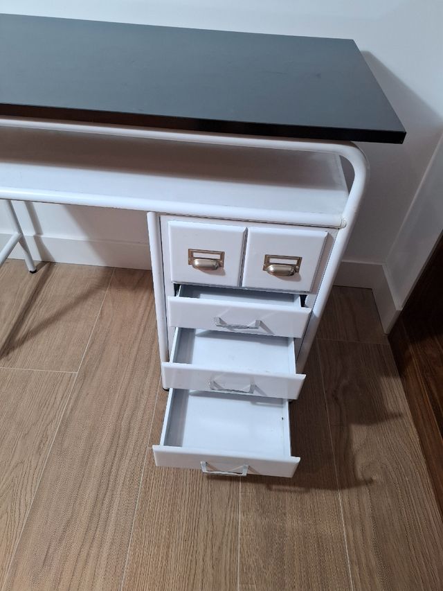 Mesa despacho metalica de médico