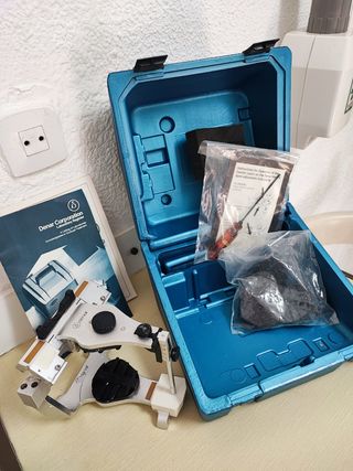 Articulador dental más arco dental