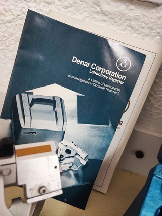 Articulador dental más arco dental