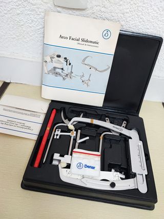 Articulador dental más arco dental