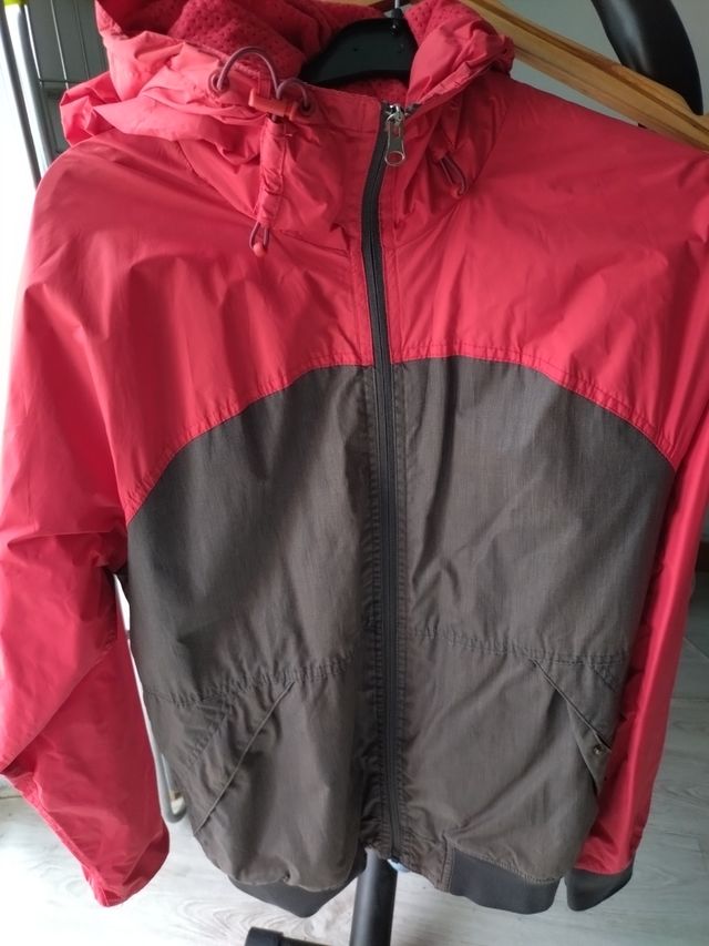 Chubasquero cortavientos Pull&Bear de segunda mano por 12 EUR en