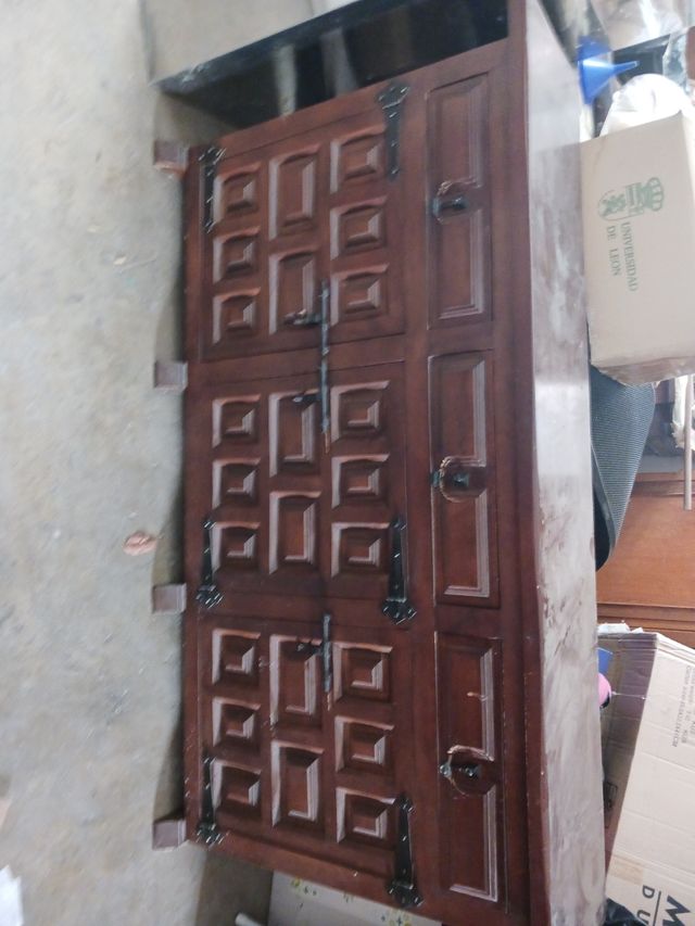 Aparador clásico de tipo castellano