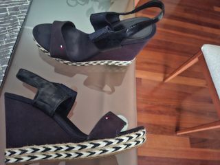 Sandalia cuña Tommy