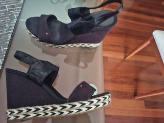 Sandalia cuña Tommy