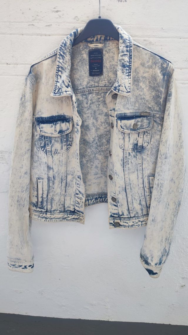 Chaqueta corta de jean para mujer de Bershka