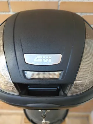 Baúl moto GIVI Herrajes Kawasaki Z650 2018