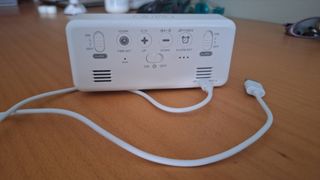 Despertador digital con cable USB