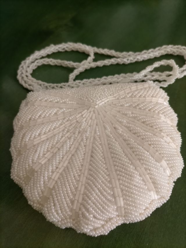 Bolso blanco abalorios