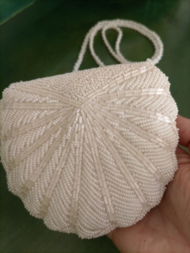Bolso blanco abalorios