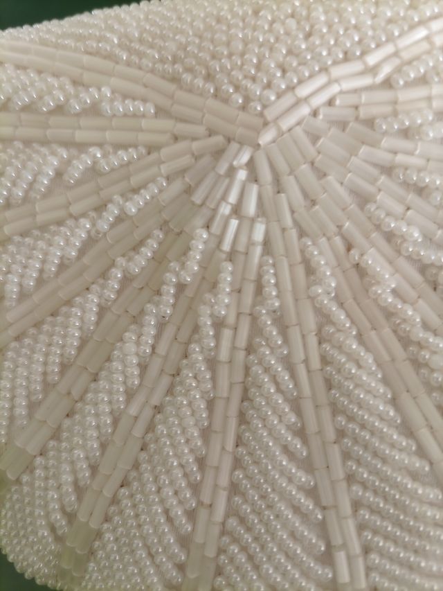 Bolso blanco abalorios