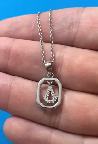 Preciosa cadena gargantilla virgen del Rocío plata