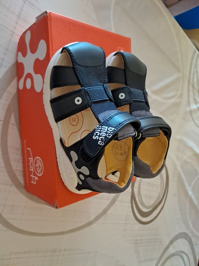 Sandalias Biomecanic talla 25