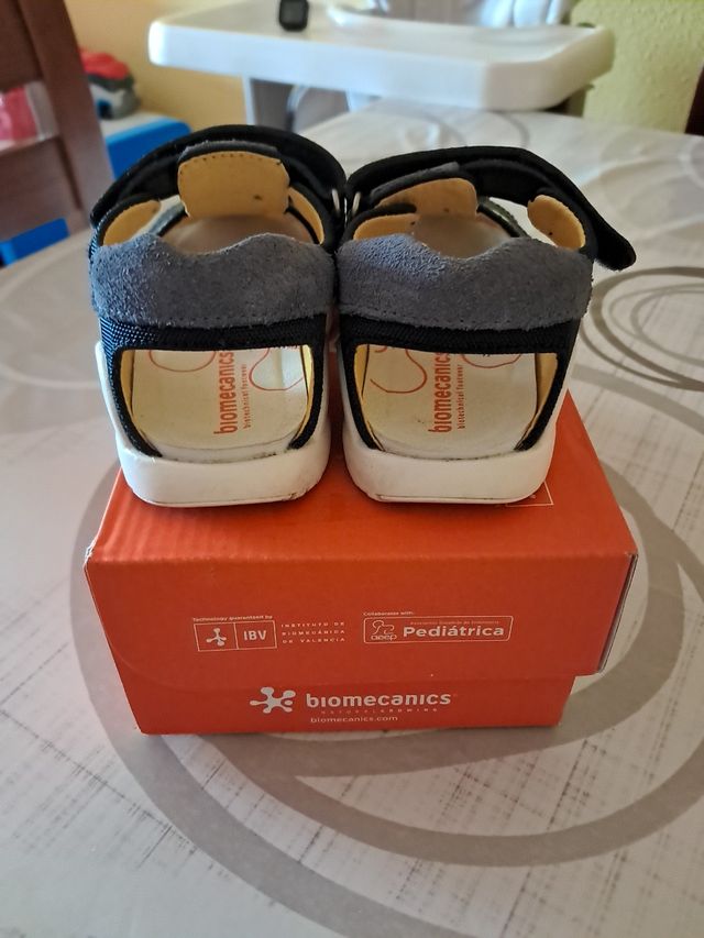 Sandalias Biomecanic talla 25