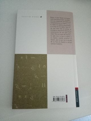 Bajo la sombra de la Gran Pirámide