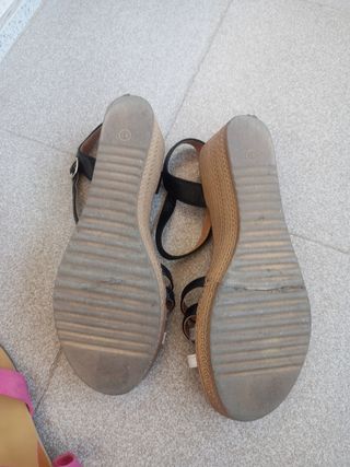 Sandalia (un par de regalo)