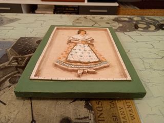 Figura de fallera con marco pintada