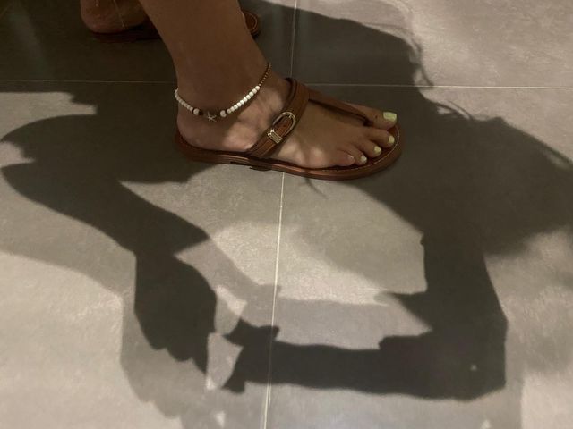 SANDALIAS PLANAS MARRONES MUJER DE ZARA