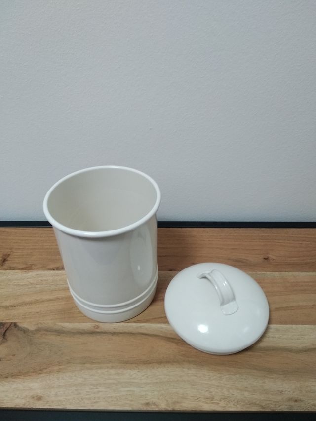 Bote metálico de Zara Home